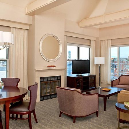 Sheraton Portsmouth Harborside Hotel Exterior photo