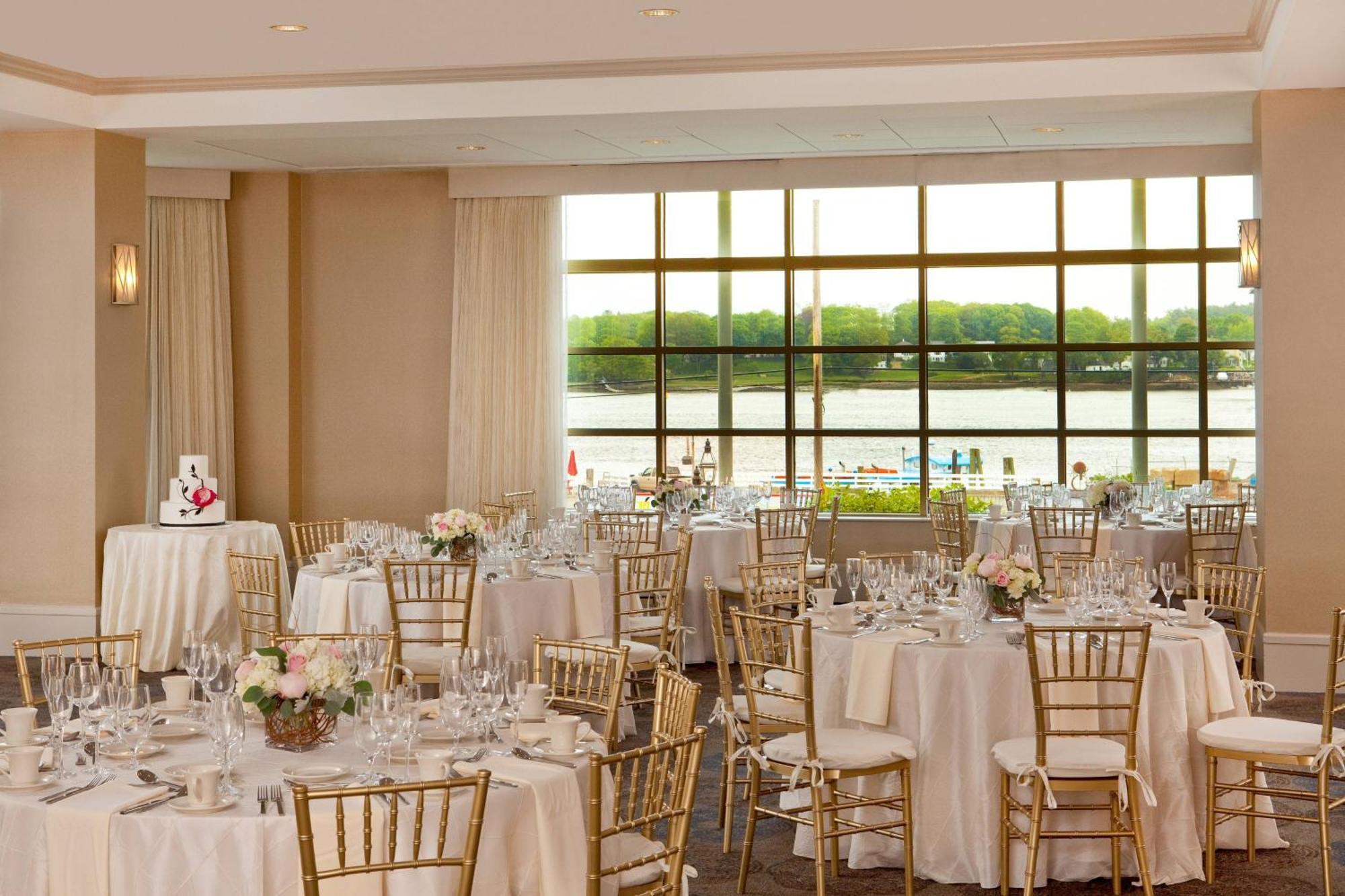 Sheraton Portsmouth Harborside Hotel Exterior photo