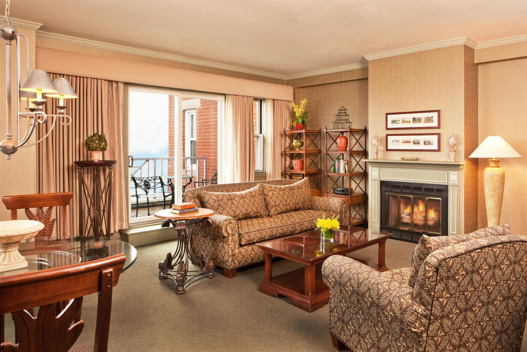 Sheraton Portsmouth Harborside Hotel Exterior photo